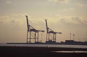 「気圧ホイストの選び方と活用法：安全性と効率を最大化するための完全ガイド」